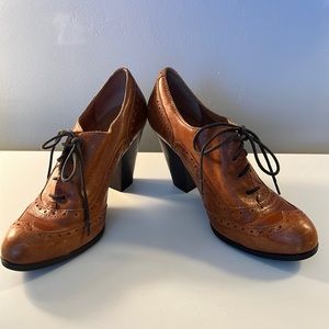 Born leather healed oxfords